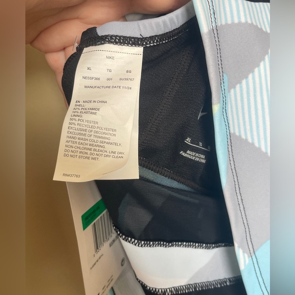 Nike 2 piece Swim suit - Picture 6 of 12